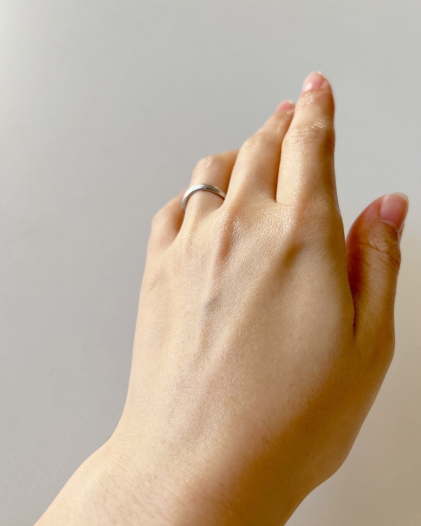 サンちゃん on LIPS 「話題の新作コスメ爽やか青のパッケージにみずみずしいテクスチャニ..」(6枚目)