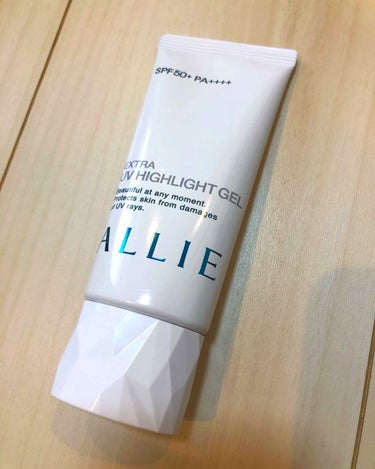 ALLIEエクストラUVハイライトジェル

顔、からだに使えて便利でコンパクト
安心のSPF50 PA ++++
ジェルなので伸ばすとサラサラ！
パールでトーンアップ！
摩擦で落ちにくい（フリクションプ