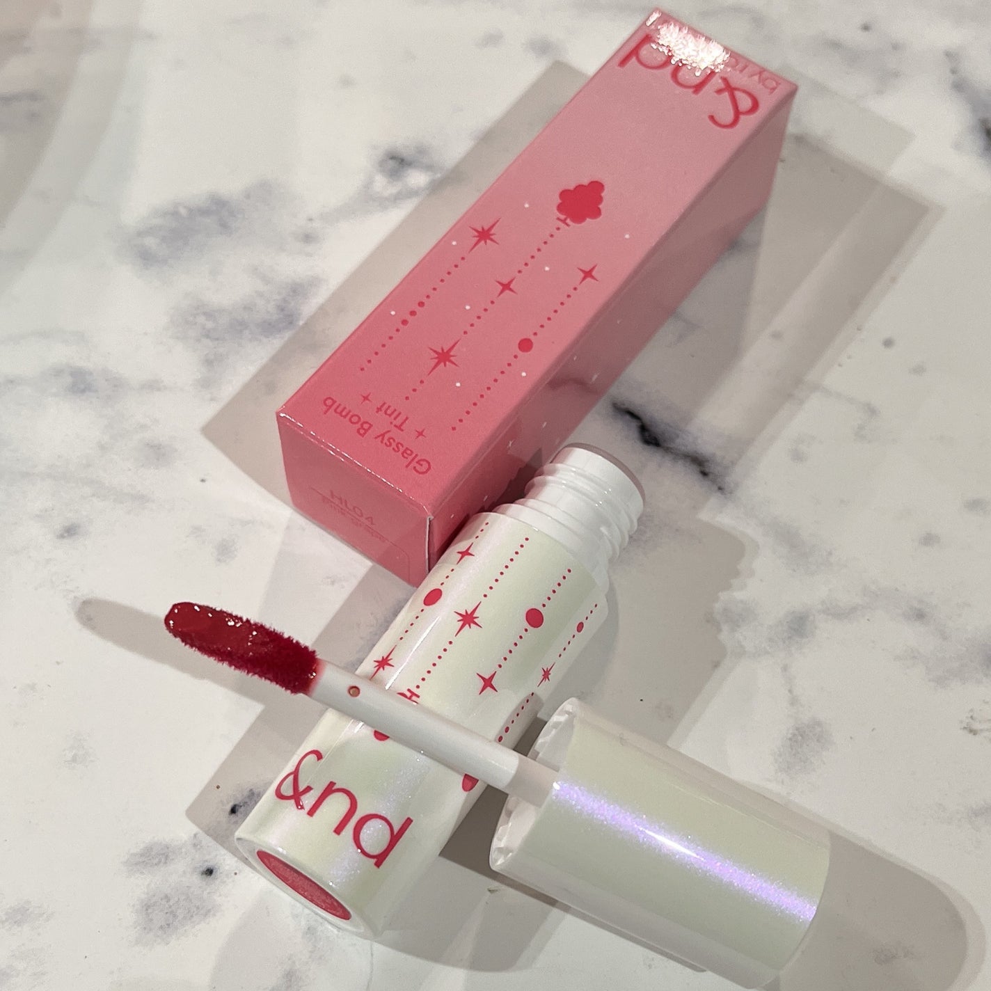 アンドバイロムアンド グラッシーボムティント/&nd by rom&nd/リップティントを使ったクチコミ(3枚目)