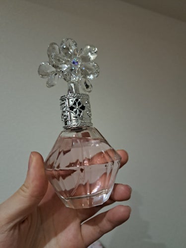 JILL STUARTジルスチュアート クリスタルブルーム オードパルファン50ml
そんなに好きな香りではなかったです🥹‪