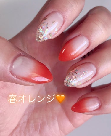 ꫛꫀꪝ✧‧˚ネイル💅✨

動画で見かけた、セリアのジェリーオレンジを使用したグラデーションが可愛かったのでやってみました🍊
色がビタミンカラーで明るめなのでシンプルめに😌

でも、キラキラは欲しいw

