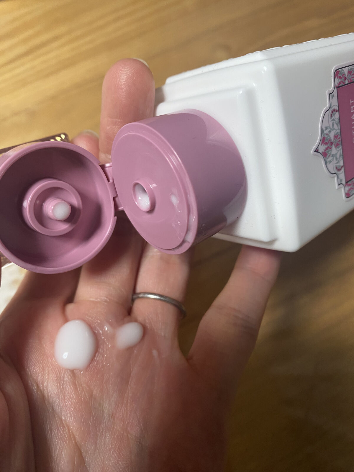 ジルスチュアート ボディミルク アールグレイ ホワイトフローラル/JILL STUART/ボディミルクを使ったクチコミ（3枚目）