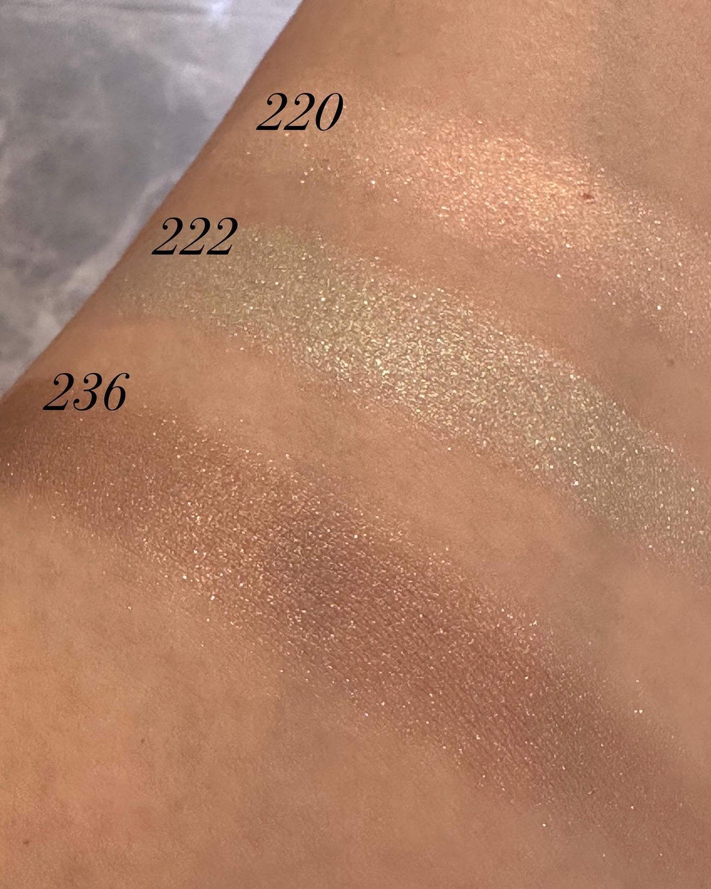 オンブル エサンシエル/CHANEL/単色アイシャドウを使ったクチコミ(6枚目)