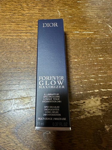 Dior の
ディオールスキン 
フォーエヴァー グロウ マキシマイザーです♪

価格は5900円    11ml

お色は
PEARLY


こちら、ディオールのフォーエヴァーシリーズの
リキッドハイ