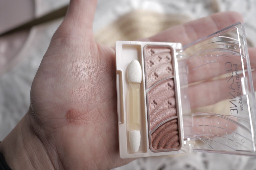 トーンアップアイシャドウ/CEZANNE/アイシャドウパレットを使ったクチコミ(2枚目)