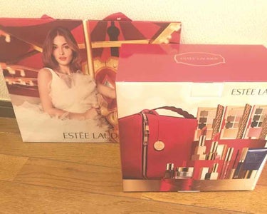 Nao on LIPS 「今年のESTEELAUDERのクリスマスコフレが届きました！こ..」（1枚目）