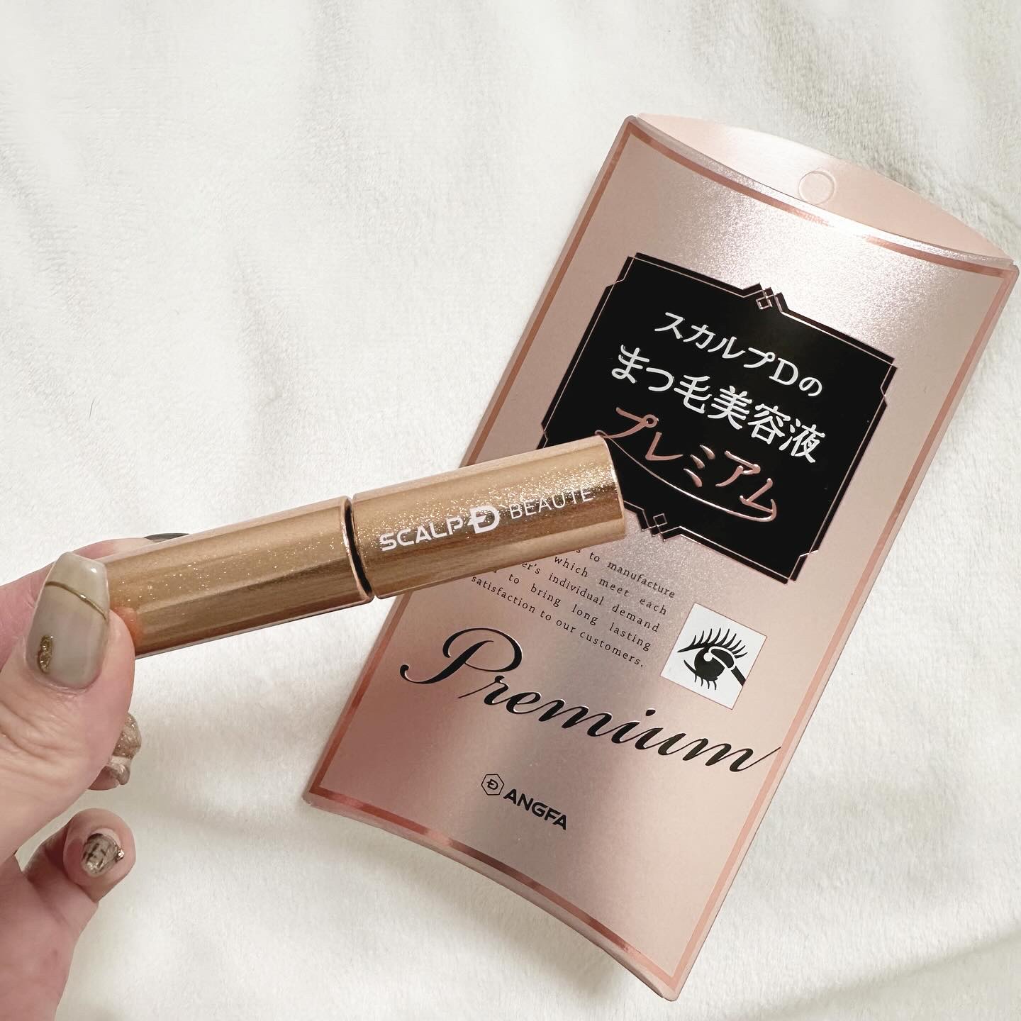 目元ケアもできる肌に優しいまつ毛ケア🌿

┈┈┈┈┈┈┈┈┈┈┈┈┈┈┈┈┈

❤︎ ANGFA

スカルプDのまつ毛美容液プレミアム

┈┈┈┈┈┈┈┈┈┈┈┈┈┈┈┈┈

ブラシではないので塗りづらいかと思ったけど、
チップのカーブ具