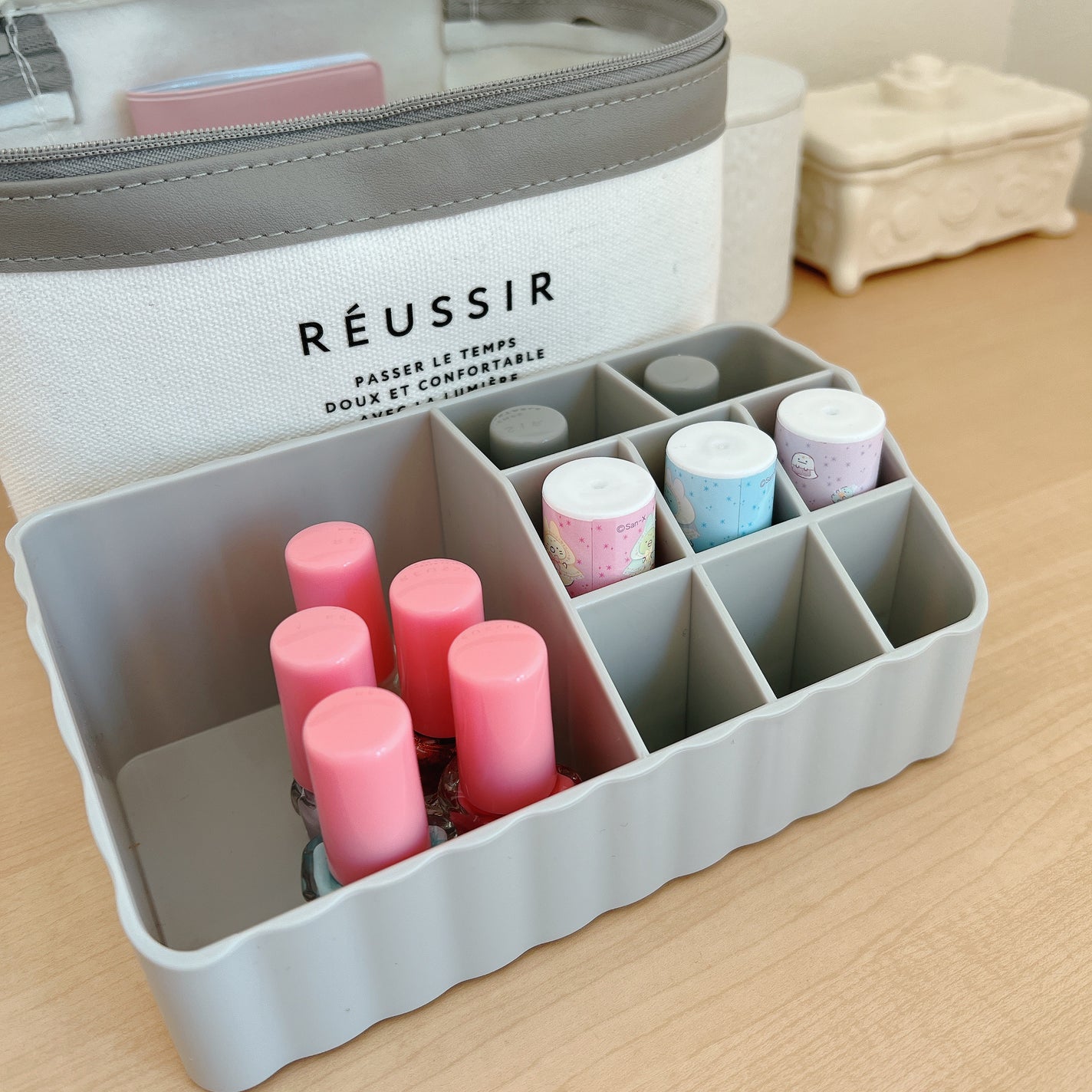 なーな♡フォロバ100 on LIPS 「⁑ネイル収納ポーチも中の仕切りに使っているプラケースもダイソー..」(3枚目)