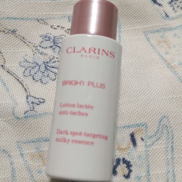 デパート🏬のカウンターで頂いたサンプル✨
CLARINS💞
ブライトプラス ミルキーエッセンス ローション
薬用美白化粧水
化粧水なのに白くてびっくりしました✨
香りはほのかに香る程度
伸びがものすごく