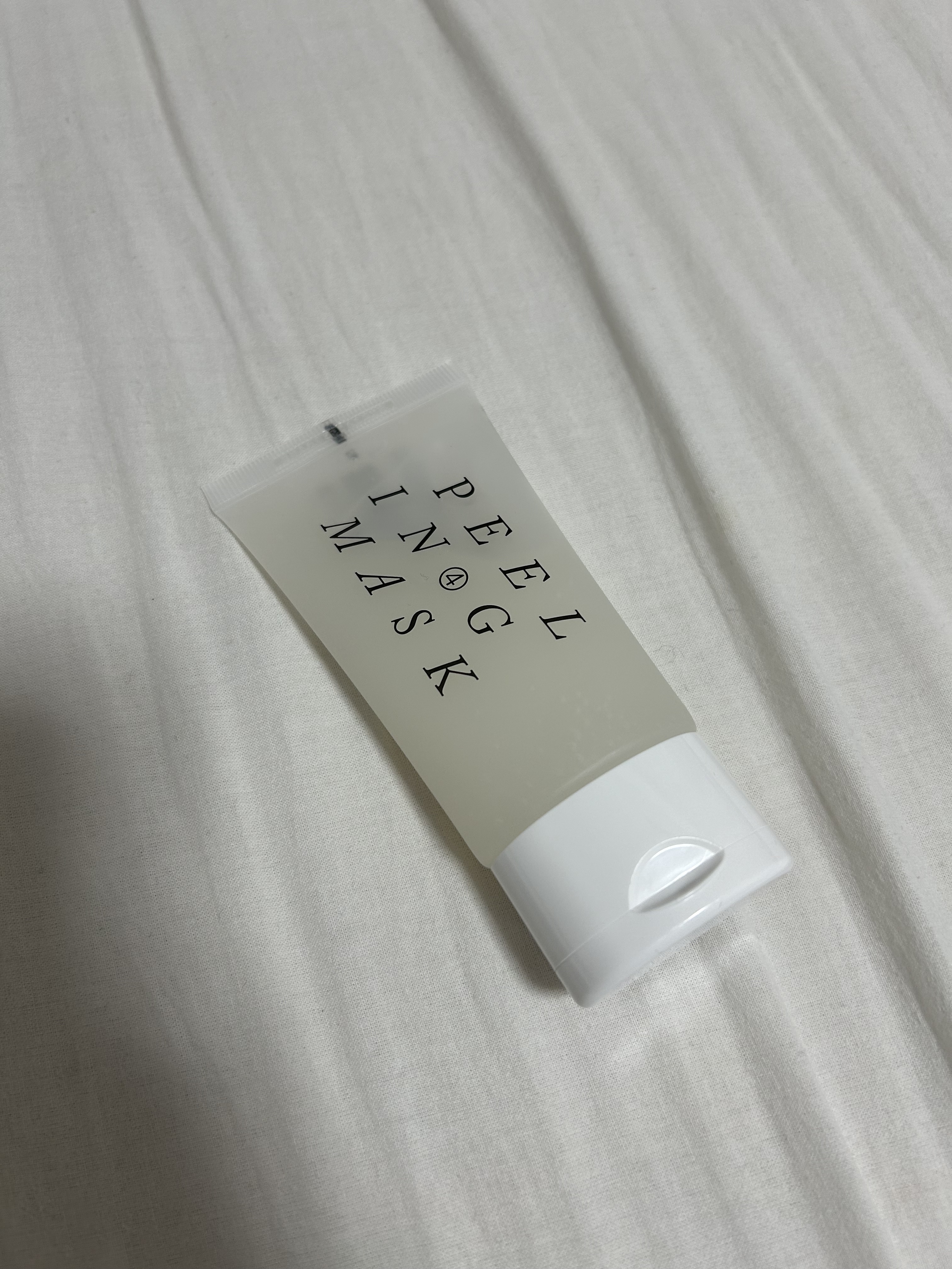 SHANGPREE SMOOTH PEELING GEL MASK
（イージースムーズピーリングジェルマスク）容量：65g
しっとり角質イレイザー
シラカバ樹液が含まれ、
肌に水分を供給しながら角質を優しくケアします。

やわらかいジェルタ