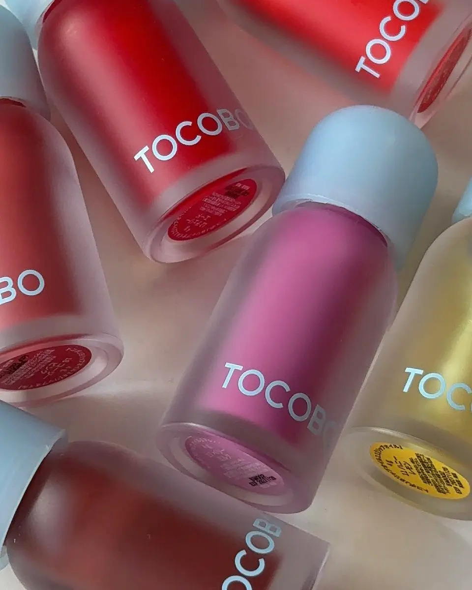 TOCOBO 
ジューシーベリープランピングリップオイル

────────────
水飴のようなとろみと透明感のある質感で、
唇をぷるんと見せてくれるリップオイル

全部かわいい…

全て透明感のあるタイプなので
個人的には他のリップをベ