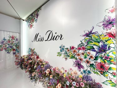 #diorbloominglovegarden へ📍💓
Miss Diorは大好きな香水の一つ😘
女の子の好きが凝縮した世界観に引きこまれた🫶🫶🫶

ナタリーポートマンが可愛くてあのCM動画、ずっと見て