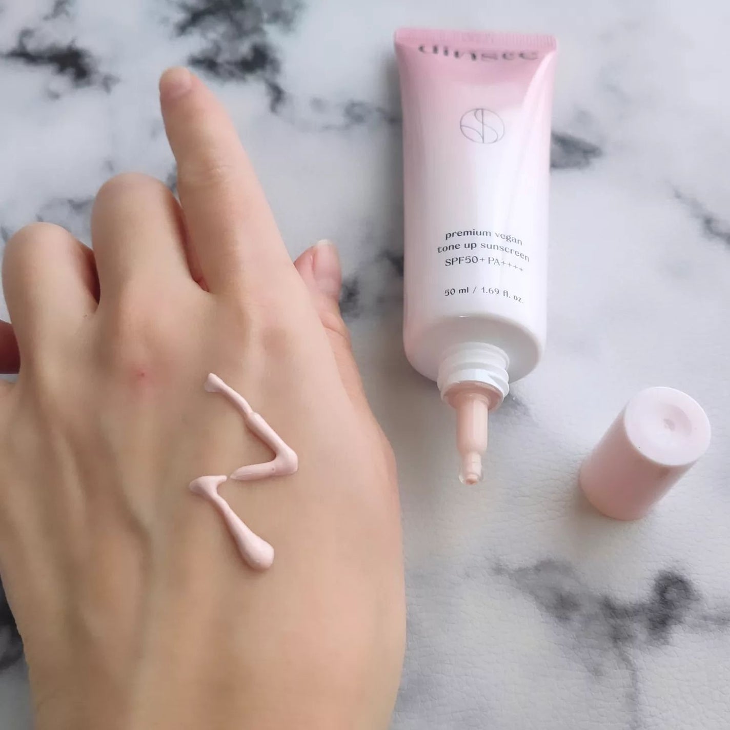 プレミ アムビーガン トーンアップ日焼け止め SPF50+PA++++/dinsee/日焼け止めミルクを使ったクチコミ(4枚目)