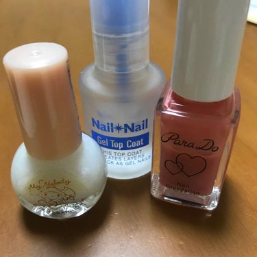 パラドゥ のネイルファンデーションを主に使ったグラデーションネイルです💅

パラドゥは前に期間限定で出たPKで、全体に一度塗った後3分の2にもう一回、その後3分の1にもう一回重ね塗りしてます。最後に全体