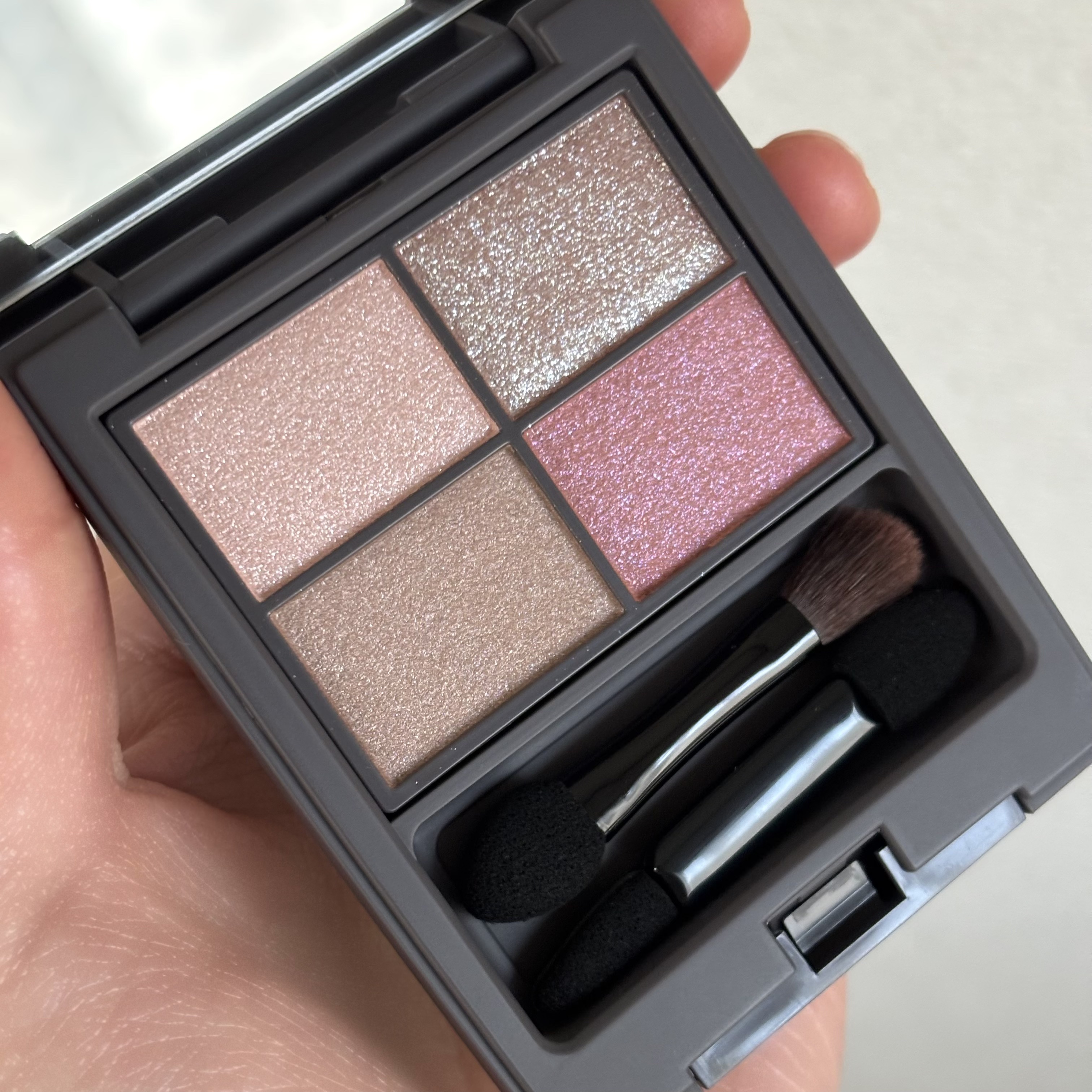 アンノウンアイズ/STEIASUR（ステイアシュール）/アイシャドウパレットを使ったクチコミ（1枚目）