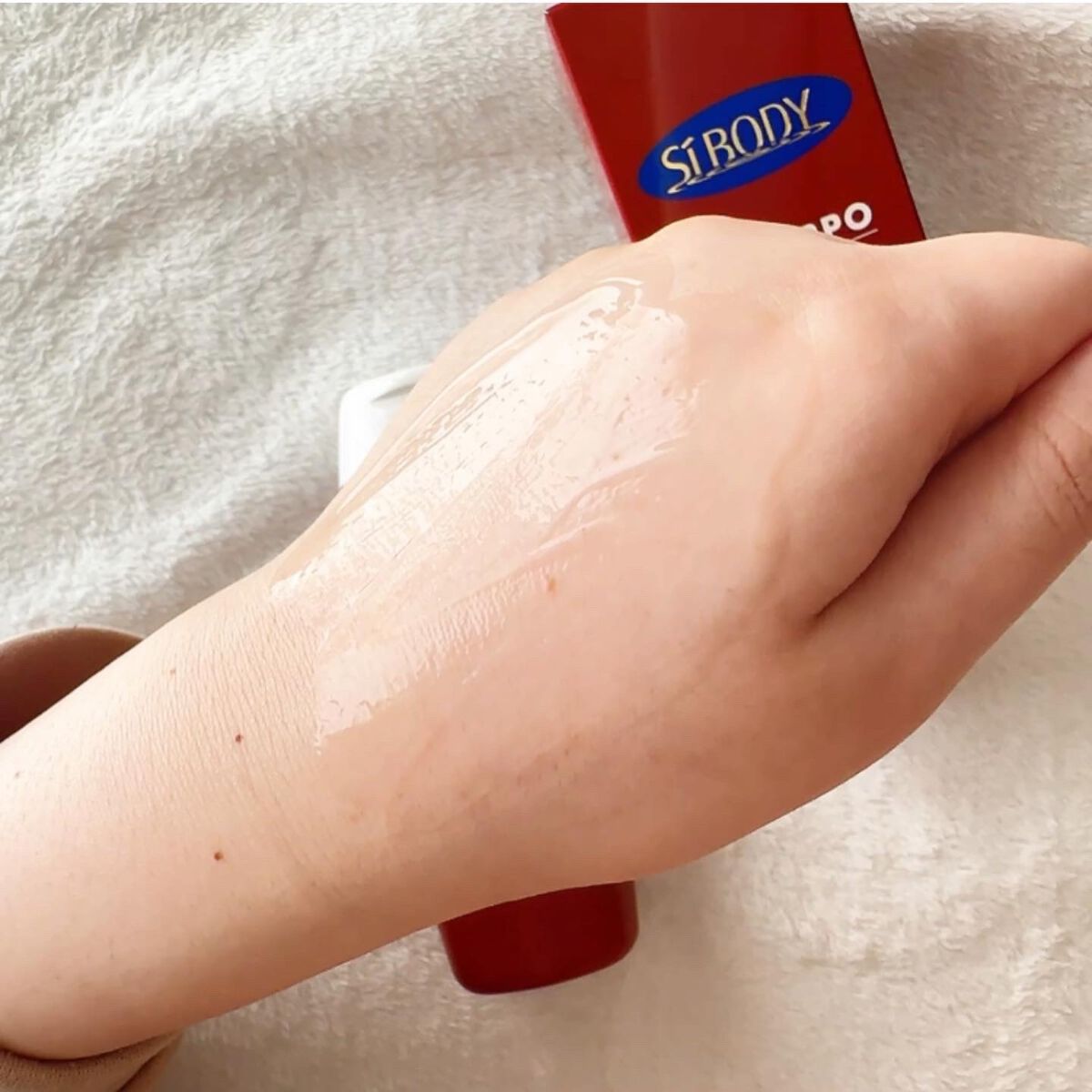 ミネラルボディシャインジェル/イルコルポ/ボディローションを使ったクチコミ(5枚目)