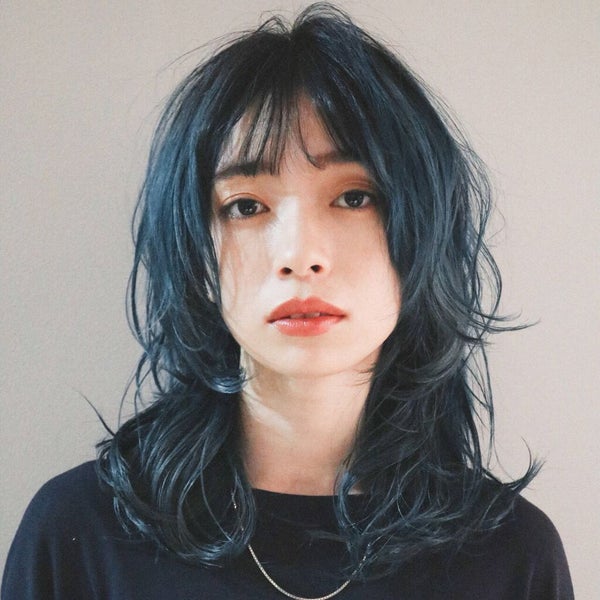 ブルーアッシュの髪色見本18選≪ブリーチなし暗め・ブリーチあり明るめ・メンズ≫似合う人の特徴やおすすめ市販商品も