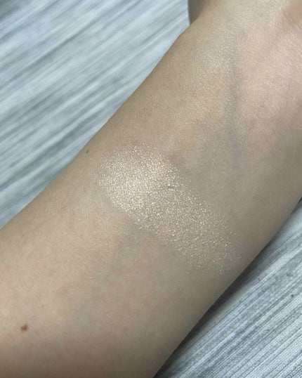 マットラディアンス ベイクドパウダー ハイライト01/ローラ メルシエ/パウダーハイライトを使ったクチコミ(2枚目)