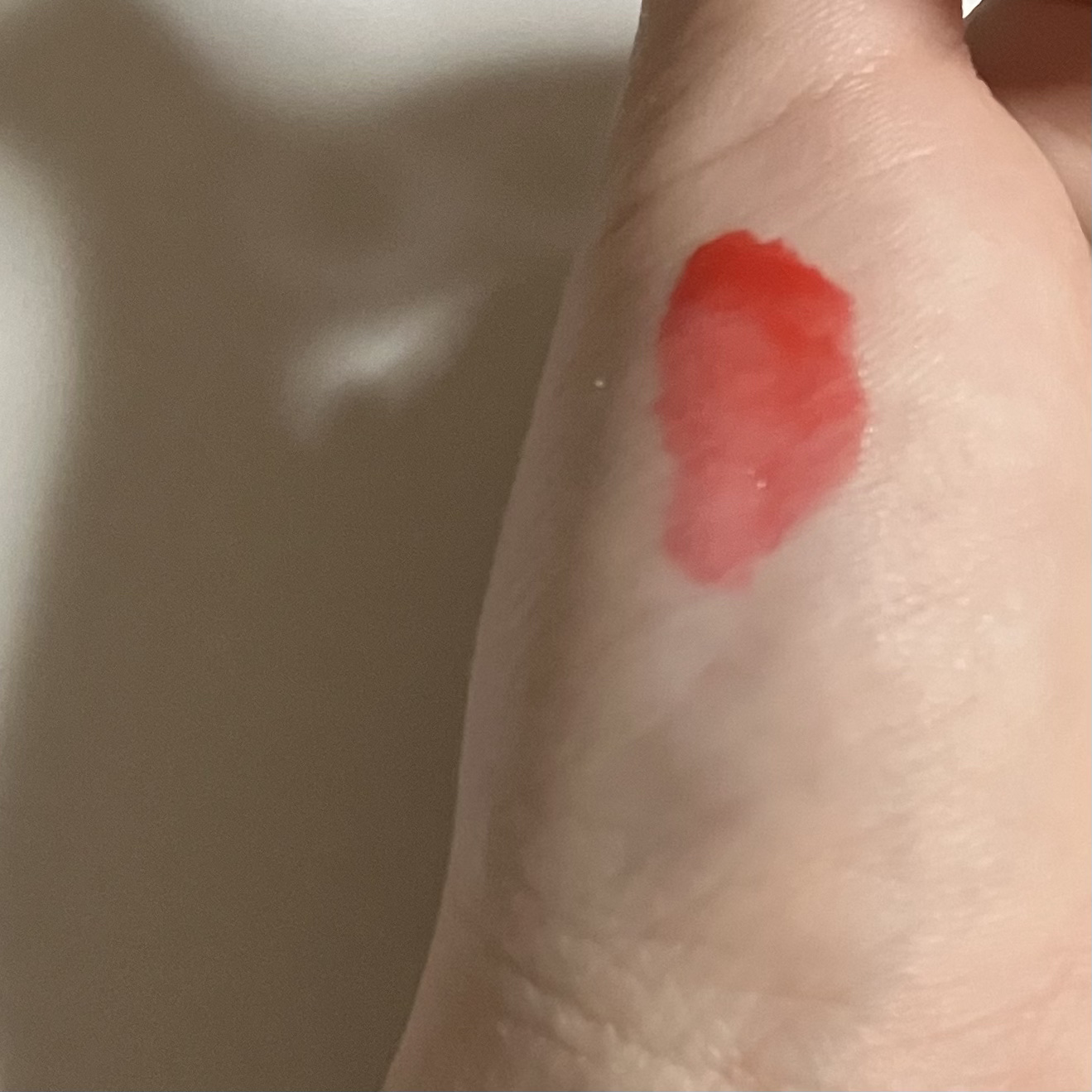 ブラッディライアー コーティングティント 08 コンフィデントチェリートマト(Confident Cherry Tomato)/lilybyred/リップティントを使ったクチコミ（3枚目）