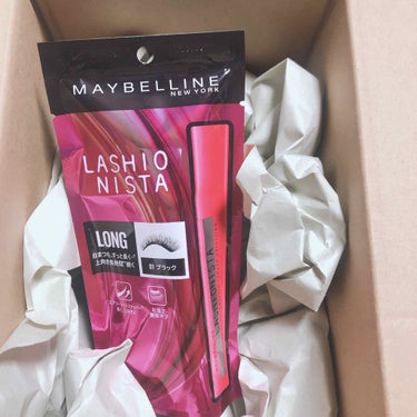 

MAYBELLINE / ラッシュニスタN


プレゼントキャンペーンに当選しました🥰

あまり新しいものに手を出さない私が
久しぶりにいつもと違うマスカラを
使用してみました！

ブラシが細くなっ