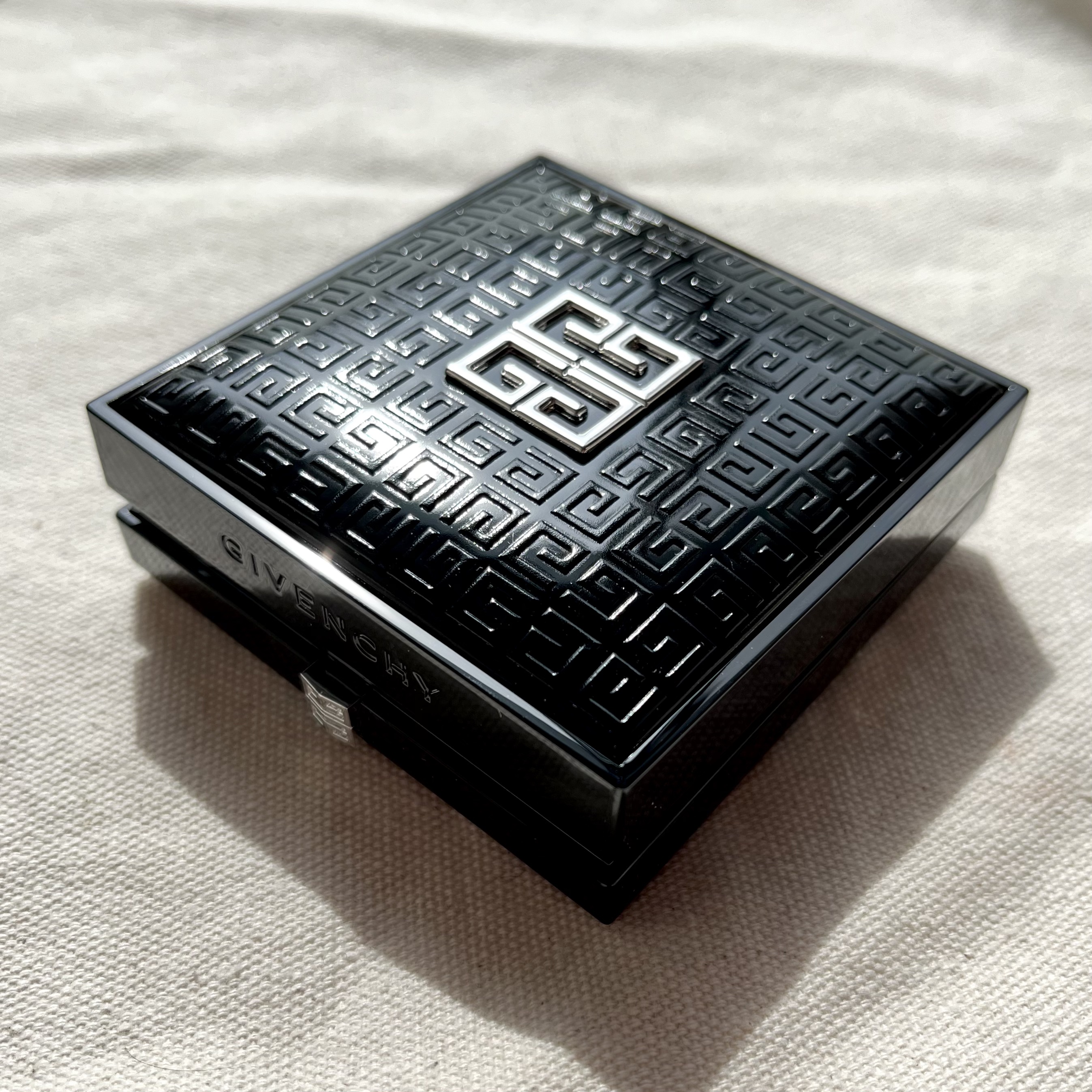 プリズム・リーブル・スキンケアリング・グロウ・クッション 1-W105	/GIVENCHY/クッションファンデーションを使ったクチコミ（1枚目）