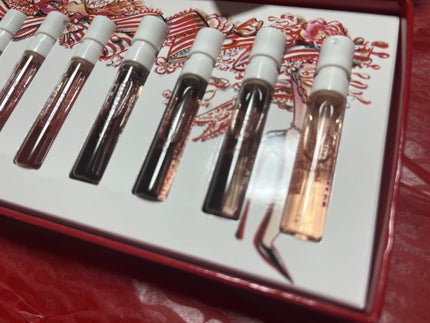 ルビワールド セントライブラリー 11×2ml/クリスチャン ルブタン/香水(レディース)を使ったクチコミ(3枚目)