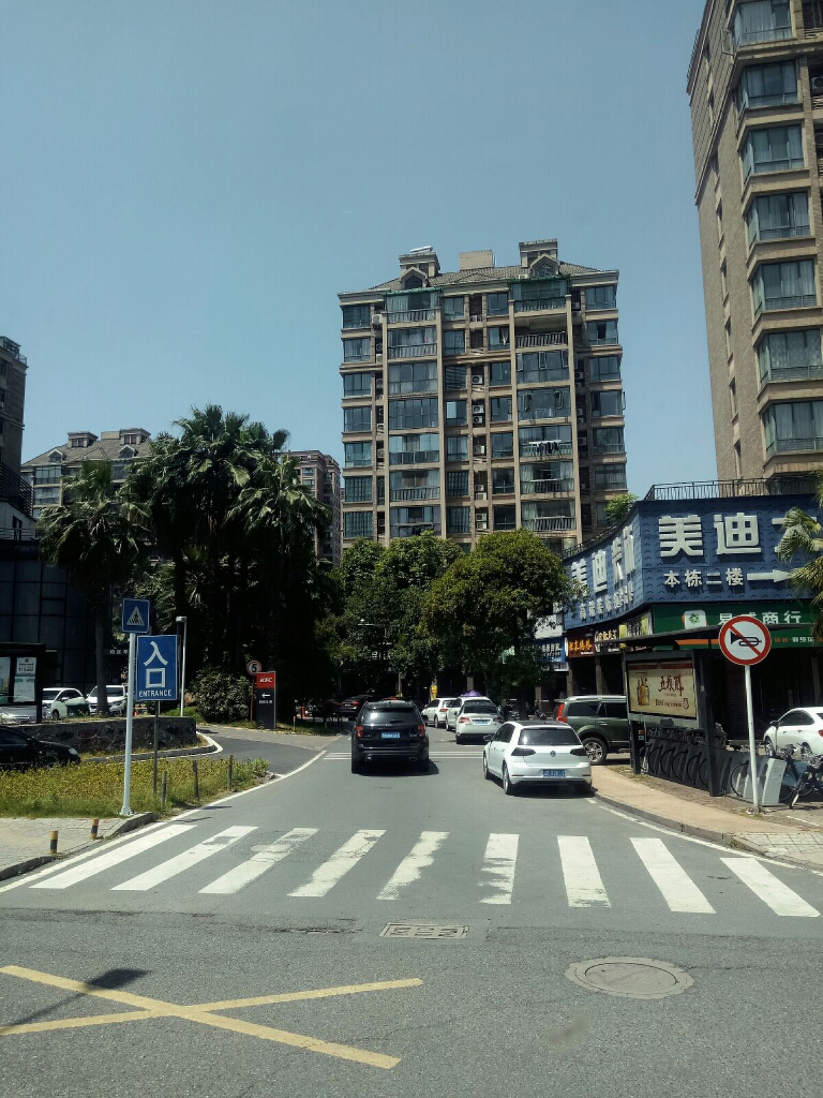 龙思颖 on LIPS 「好想出去玩,你们呢#はじめての投稿..」(4枚目)