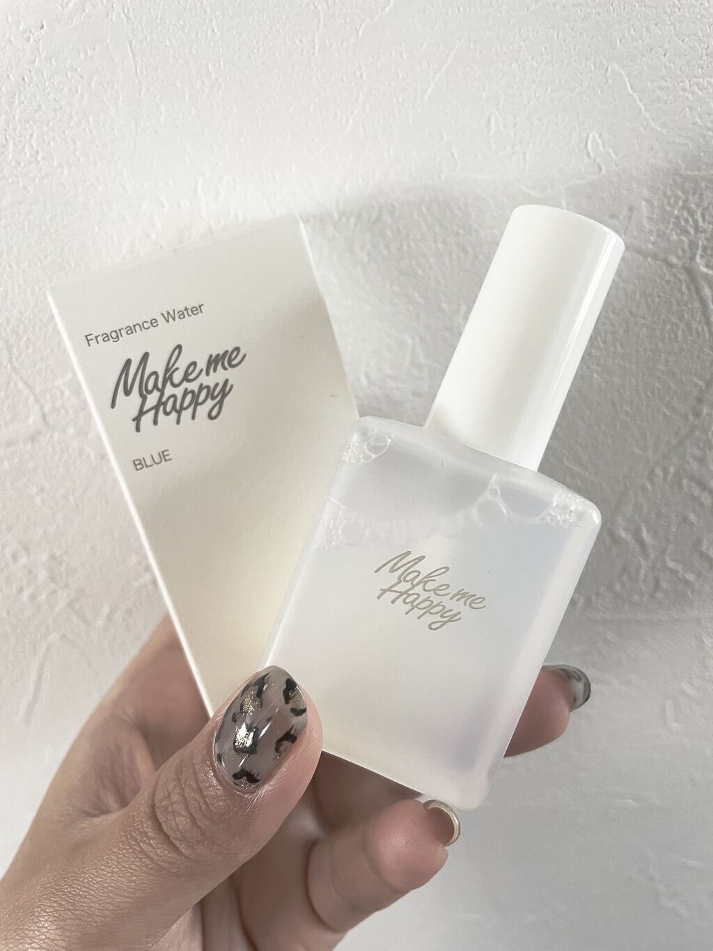 
いい匂いが欲しくて購入〜🌟
キャンメイクメイクミーハッピー
 フレグランスウォーター　BLUE

ボディ・ヘア用化粧水！


なんか香水とまで言わんでも
安価で気軽に使えるいい匂いないかな〜って
探してたら見つけたよ〜😚
大体700〜