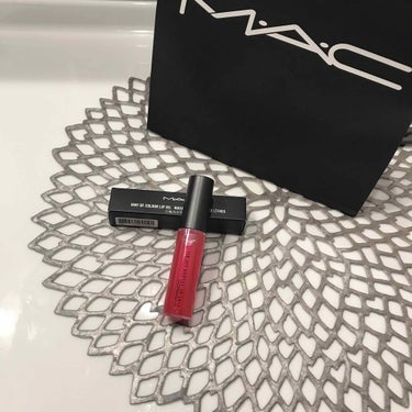 初MAC♡
ももクロコラボで買ったので知りませんでしたが、
ティントでした。
グロスだけど思いの外発色して、モチもいい。
ただツヤが落ちた後はびっくりするくらいマットなピンク色になります（笑）
休憩時間