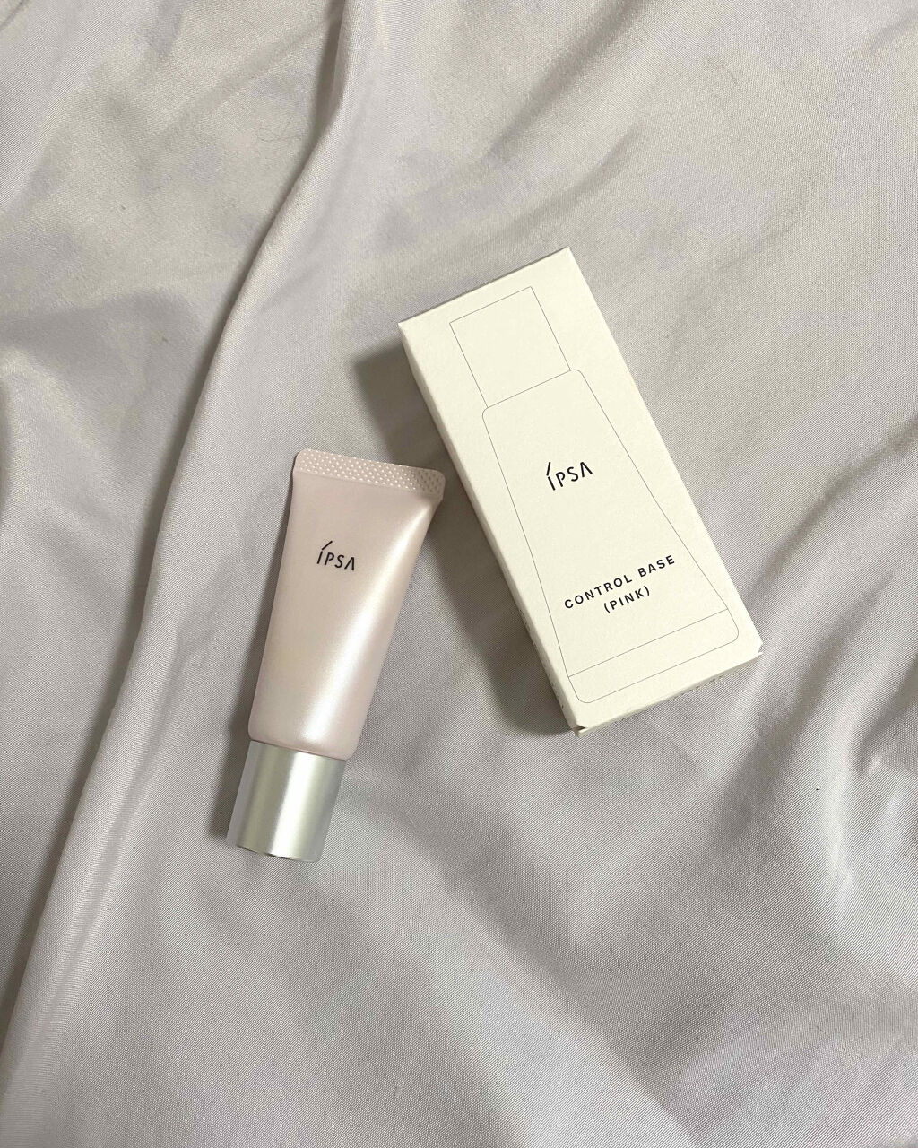 ベースセットをいただき、その中の一番気になっていたipsaのカラーコントロールを紹介します。

よく顔色が悪いね。と言われたりする一方、頬の赤みが気になっていていて、ピンク色の下地は今まで避けていました。主にウユクリームでトーンアップしたり