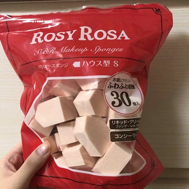 💄Rosy Rosaハウス型スポンジ30個💄
〜ベースメイクオススメグッズ〜


❣️使う用途   
      肌によりファンデーションを密着させるため
      余分なファンデーションを取るため
