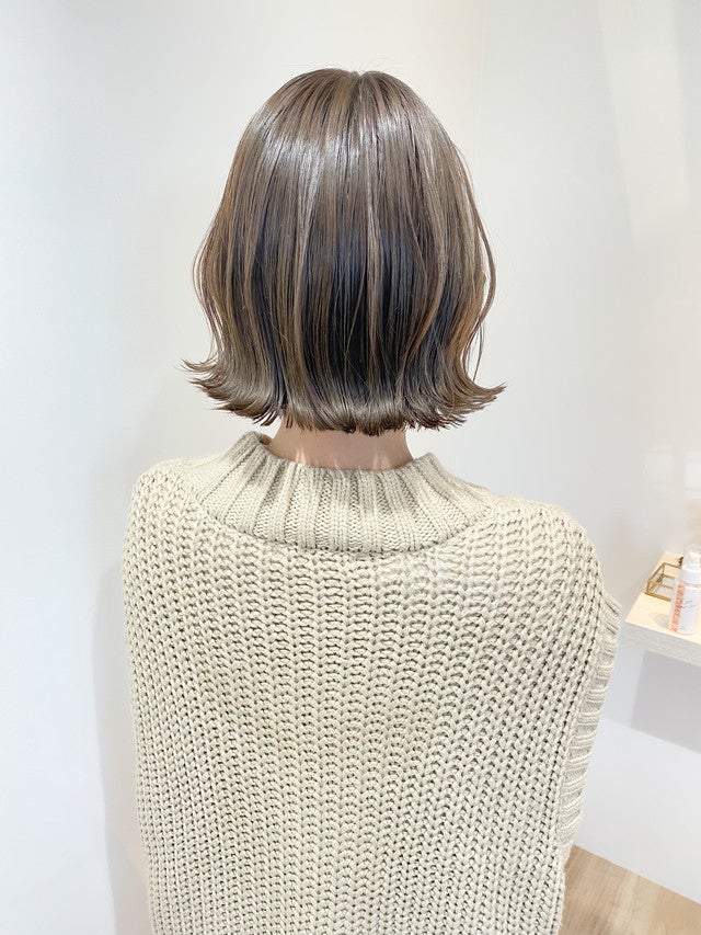 オリーブベージュの髪色