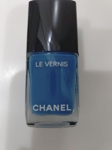 CHANEL ヴェルニのクチコミ「春夏の限定色の濃いブルーと明るいブルーグリーンかな。
三枚目は濃いブルーです。
夏のペディキュ.....」（1枚目）