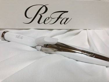 〇ReFa
・カールアイロン26(￥22000-)

10%オフクーポン来たので
購入しました〜〜🙆‍♀️🙆‍♀️
ストレートアイロンも買ったよ☺️

①3構造の「カーボンレイヤープレート」
水分が飛ぶ