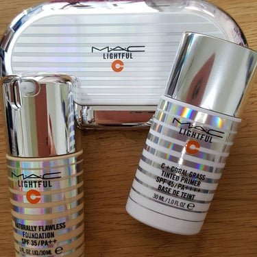 ライトフル C+ ナチュラリー フローレス SPF 35 ファンデーション/M・A・C/リキッドファンデーションを使ったクチコミ（1枚目）