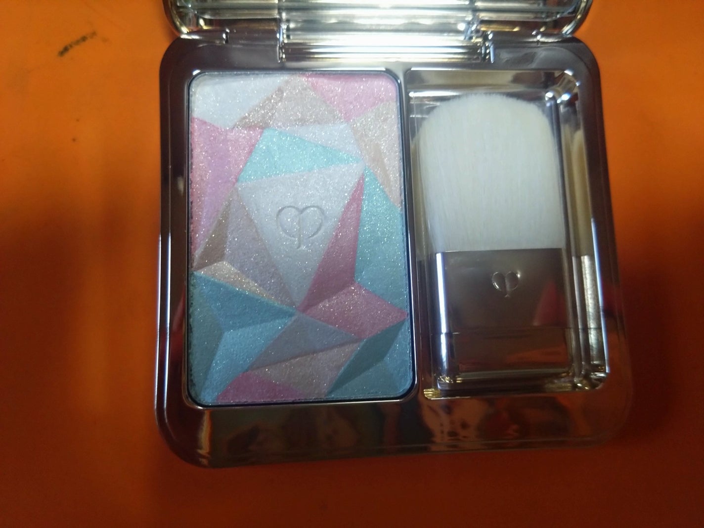 ル・レオスールデクラ /クレ・ド・ポー ボーテ/パウダーハイライトを使ったクチコミ(3枚目)