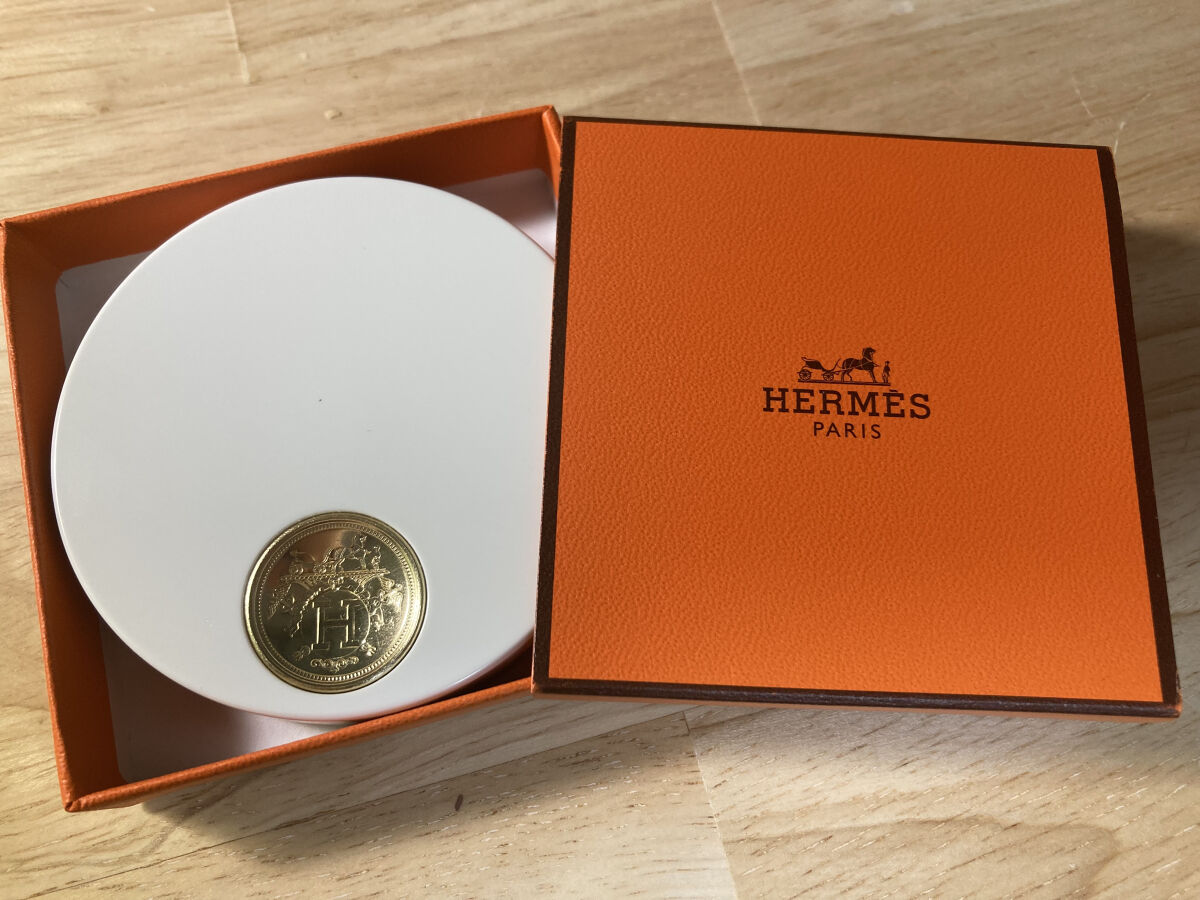 プードル オルフェーヴル フェイス＆アイ イルミネイティングパウダー/エルメス/プレストパウダーを使ったクチコミ（1枚目）