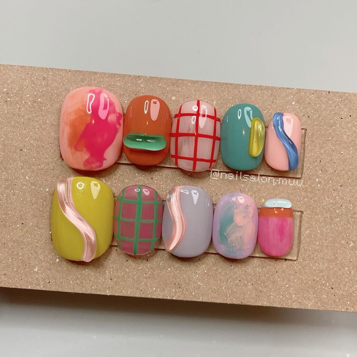 つけ爪やさん♡@nailsalon.muu
.
.
カラフルポップ💞
オーダーありがとうございました🥹🙌
.
.
.
#カラフルネイル #ポップネイル #チェックネイル #うねうねネイル #ぷっくりネイル #ネイルチップ #付け爪 #