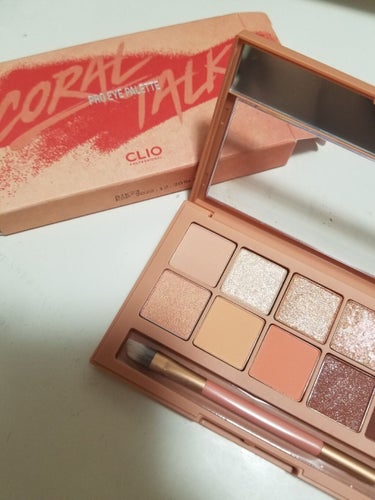 CLIO Pro eye palette Coral Talk

What a cuuuuuute palette it is!!!!
My friend gave me it for my birth