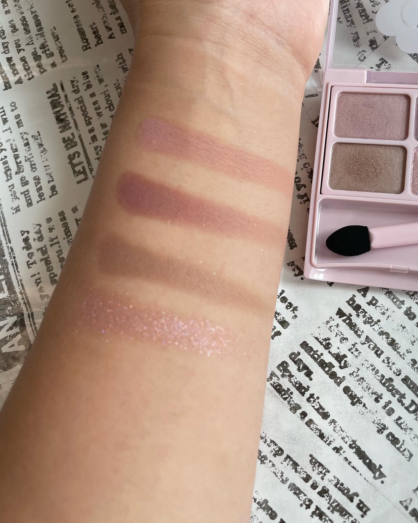 デイジードール アイカラー パレット PK-02 ローズフレーバー/DAISY DOLL by MARY QUANT/アイシャドウパレットを使ったクチコミ（2枚目）