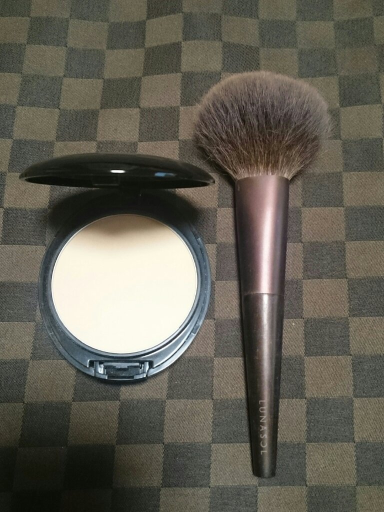 ペタル 55 ファンデーション ブラシ 限定デザイン/shu uemura/メイクブラシを使ったクチコミ（2枚目）