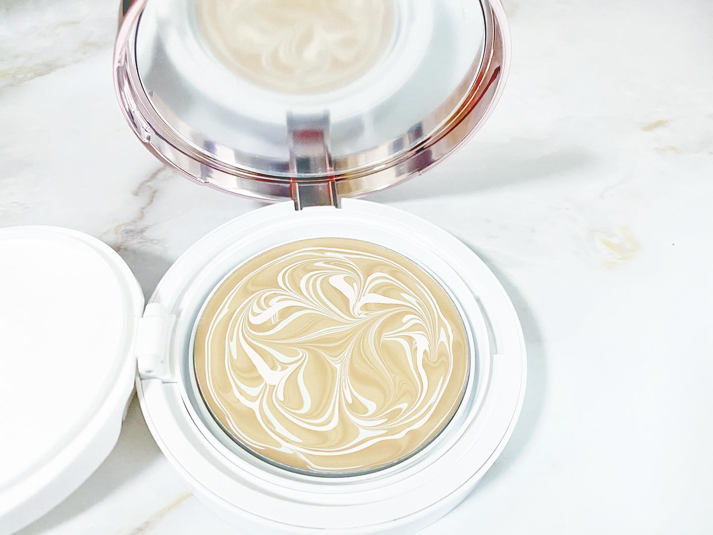 シカムーンライトパクト/4YE/クッションファンデーションを使ったクチコミ（1枚目）