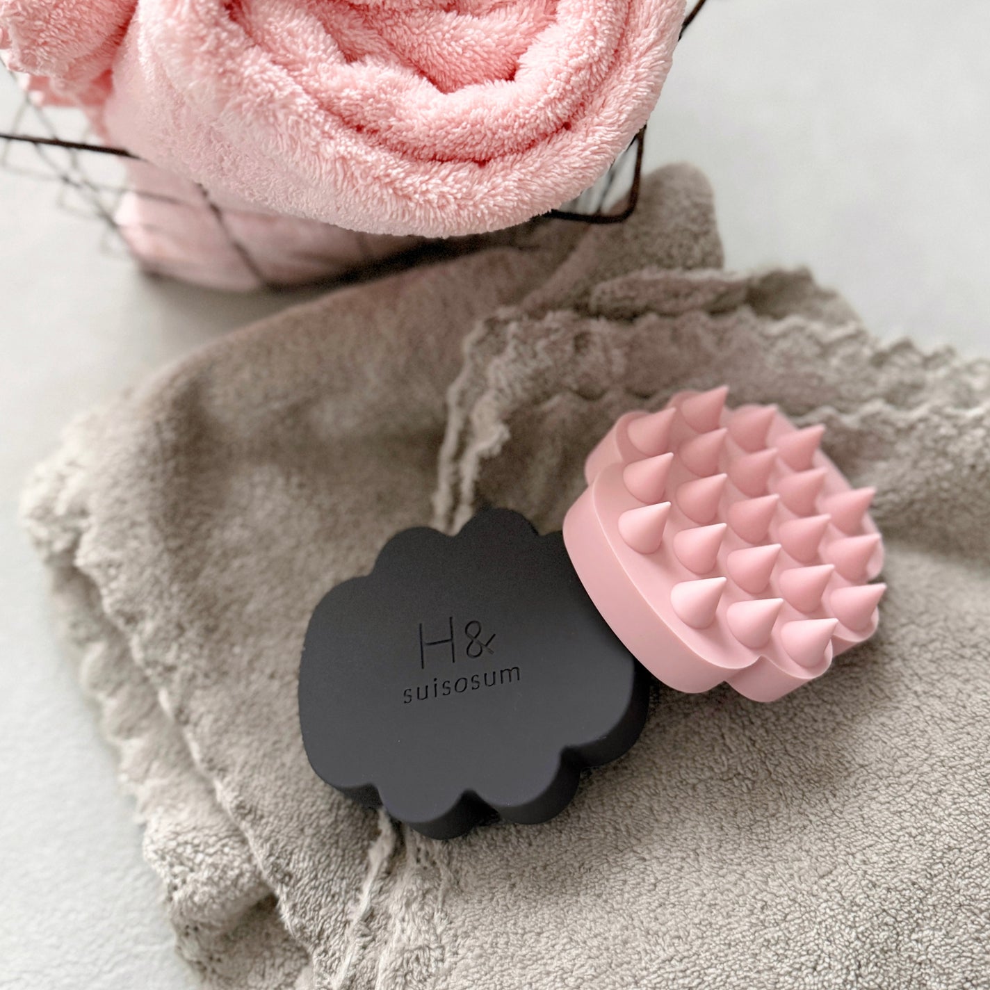 tomo on LIPS 「H&(@h_and_suisosum)のスカルプブラシでツボ押..」(1枚目)