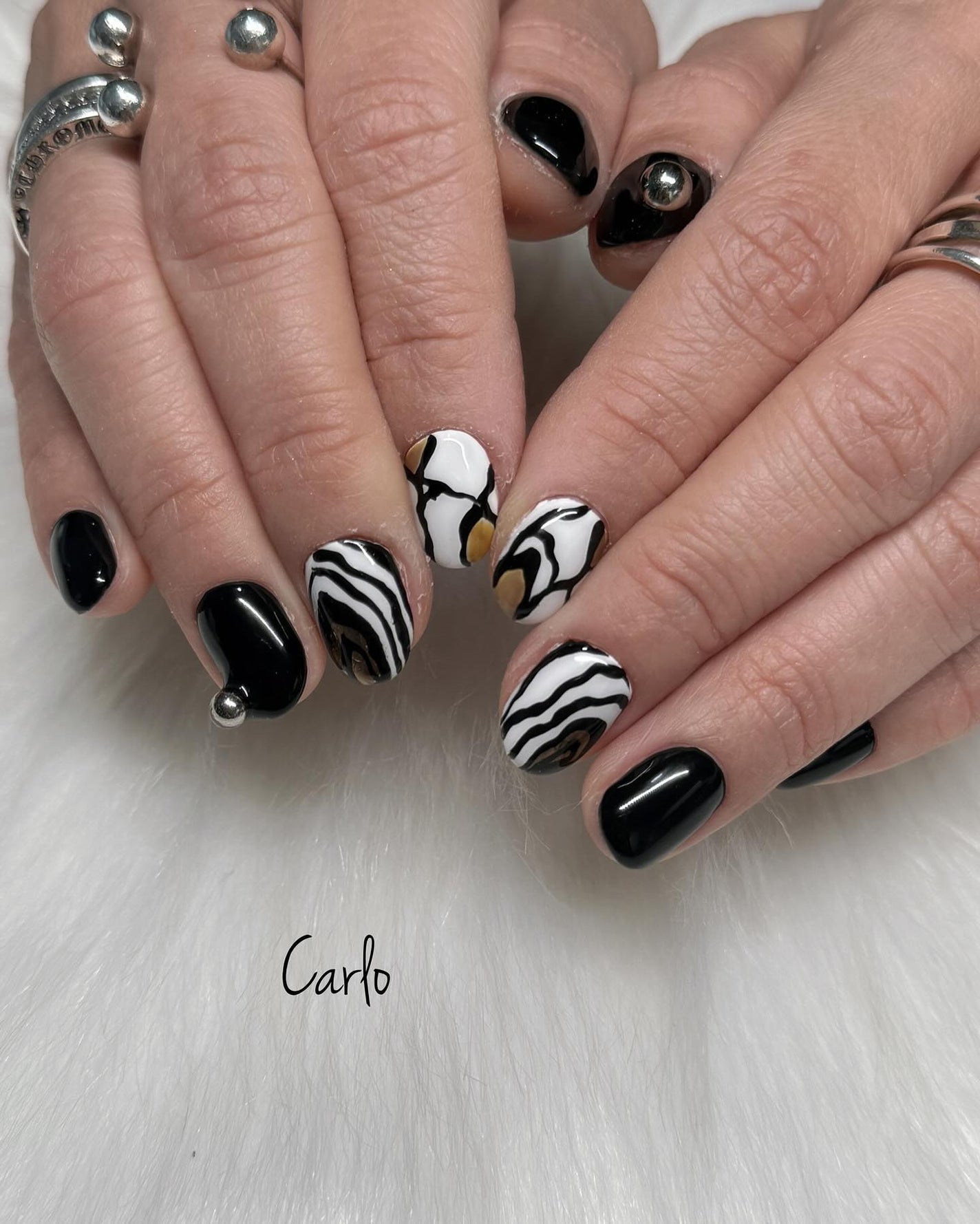 YUKA on LIPS 「【☾4本art】所沢市ネイルサロン|Carlo.海外風なnai..」(1枚目)