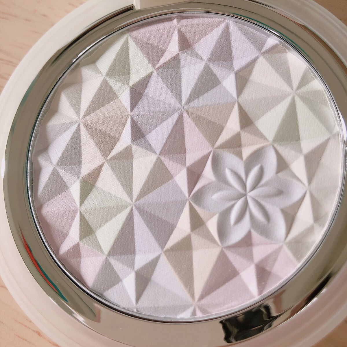 AQ オーラ リフレクター/DECORTÉ/プレストパウダーを使ったクチコミ(3枚目)