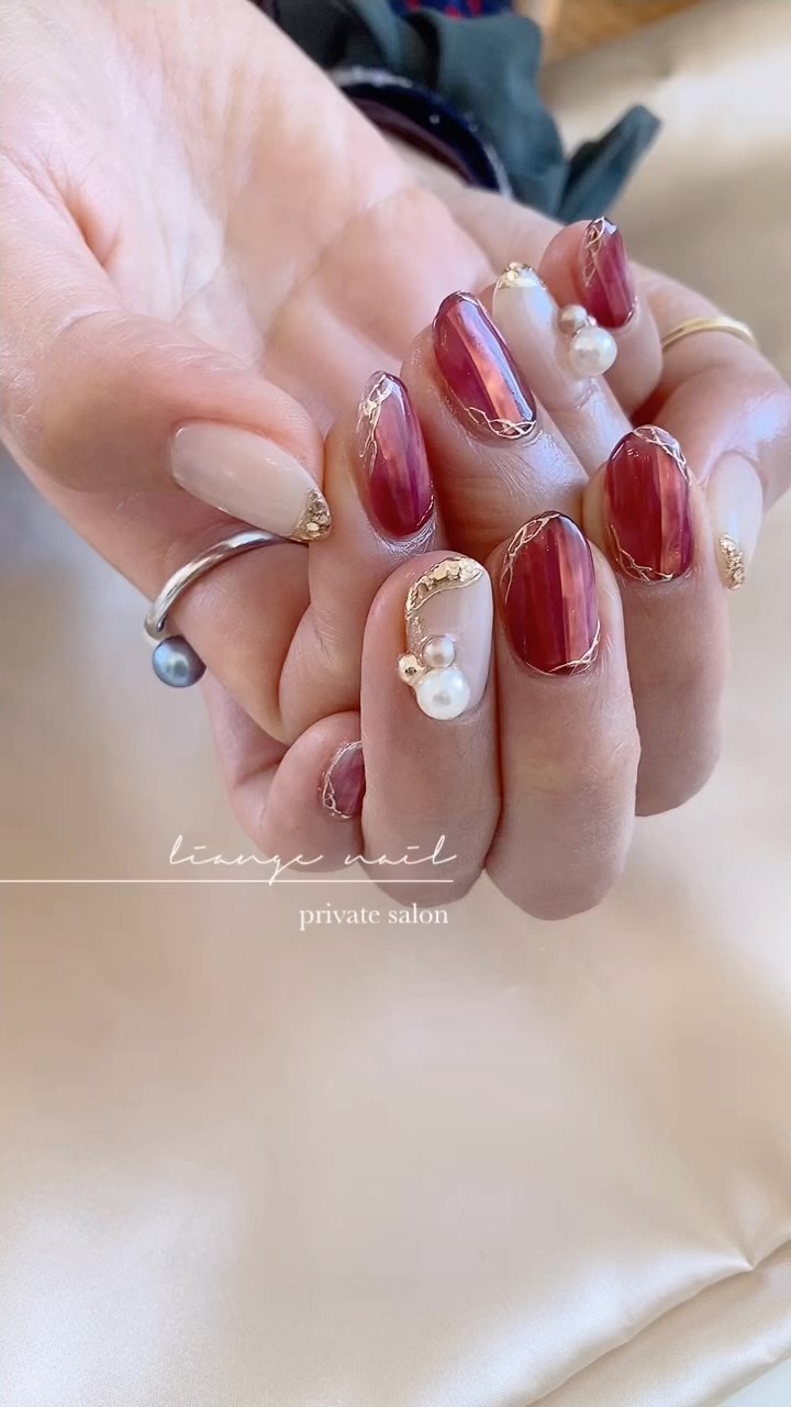 #ネイル,#冬ネイル,#大人ニュアンスネイル,#ニュアンスネイル,#ジェルネイル,#ミラーネイル,#フィルムネイル,#赤ネイル,#パールネイル,#ビジューネイルのネイルデザイン