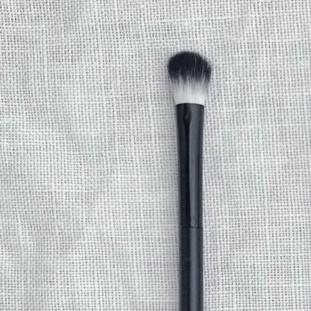 UR GLAM　EYESHADOW BRUSH A/U R GLAM/メイクブラシを使ったクチコミ（1枚目）