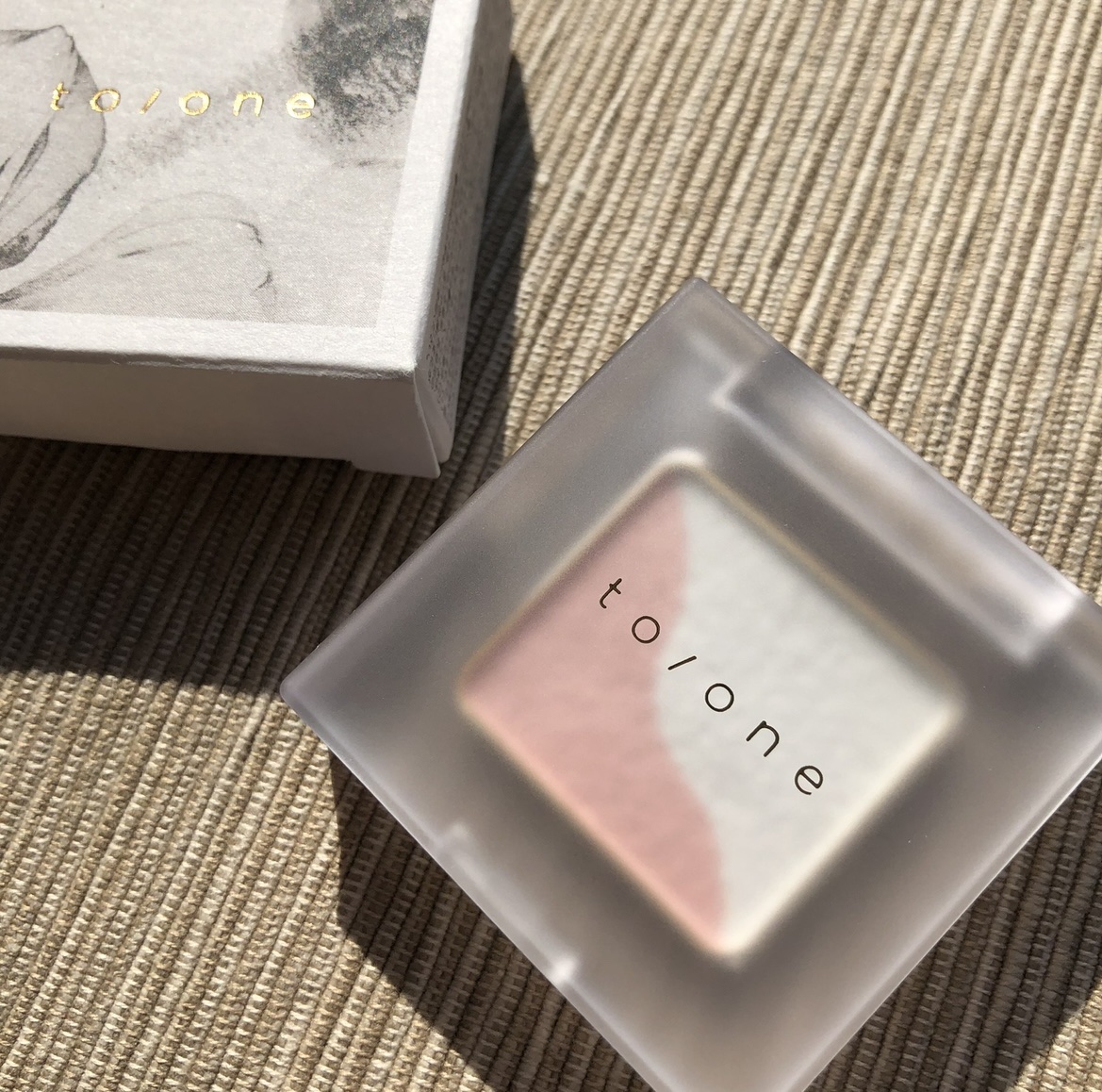 トーン ペタル アイシャドウ/to/one/アイシャドウパレットを使ったクチコミ（3枚目）