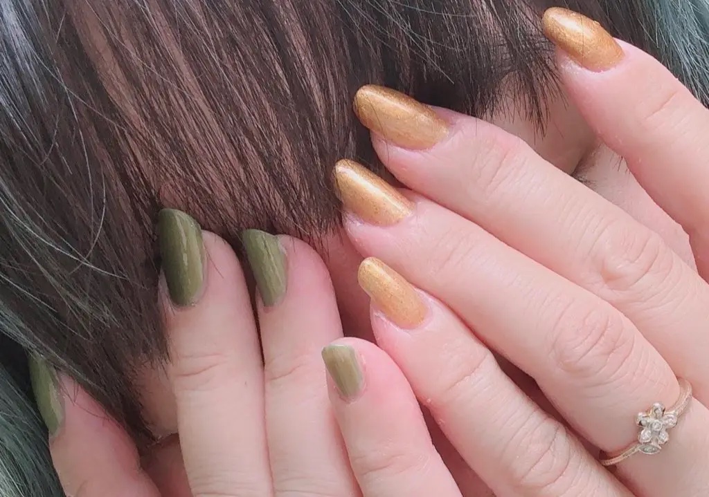 カラフルネイルズ N108 イチョウ並木/キャンメイク/マニキュアを使ったクチコミ（3枚目）