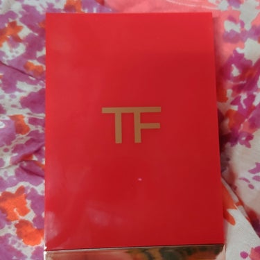 アイ カラー クォード 01SC エレクトリック チェリー (限定色)/TOM FORD BEAUTY/アイシャドウパレットを使ったクチコミ（2枚目）